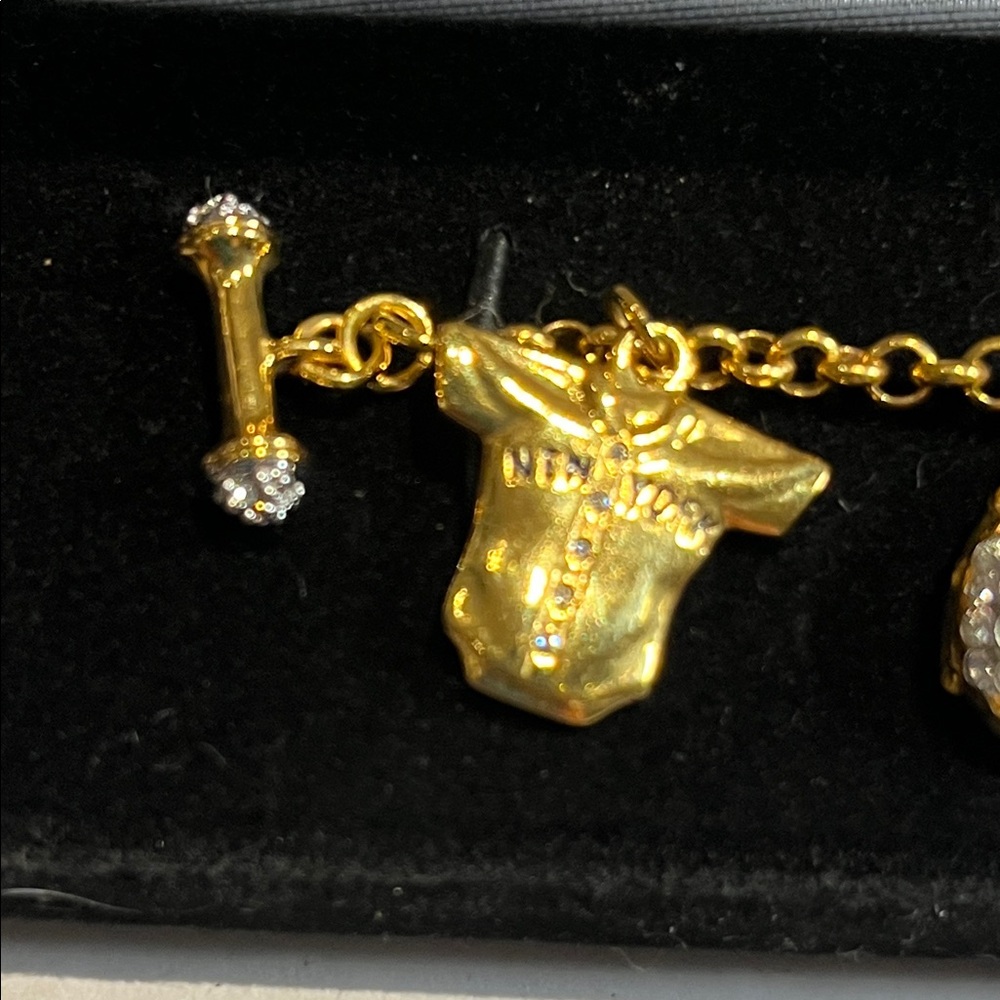 Vintage Danbury Mint 24k New York Yankees Gold Charm Bracelet Baseball Theme - Picture 5 of 10